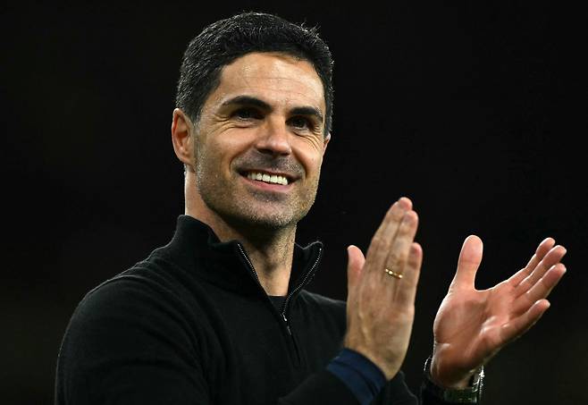‘4스널’ 조롱 받던 아스널, 무패 우승 후 22년 만에 EPL 왕좌 탈환