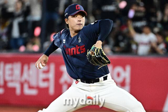 '와 10승 페이스' 롯데에 복덩이 들어왔네, 이러니 롯데 팬들이 반한다