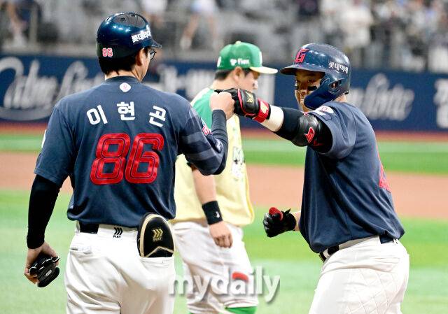 '홈런-홈런-홈런' 포스트 이대호 드디어 터지나, 롯데 팬들 진짜로 기대해도 되나