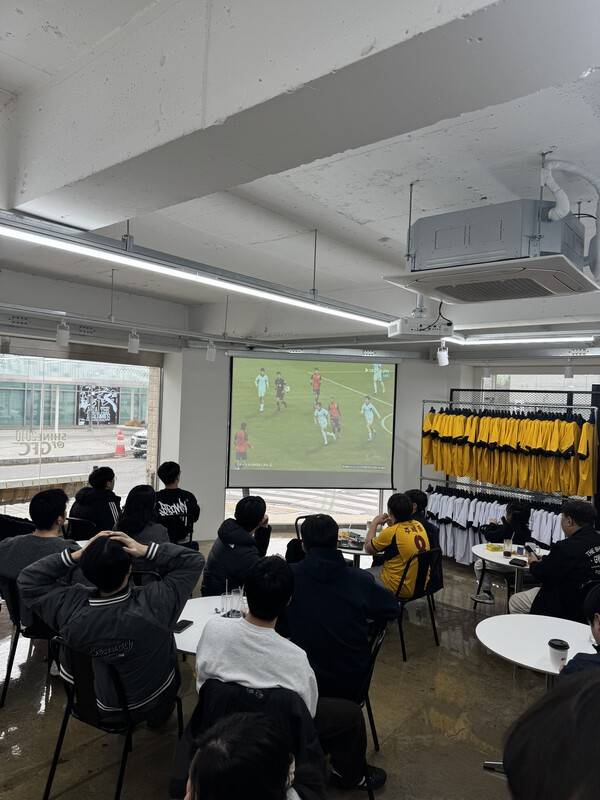 [K리그 포커스] 경기장 벗어난 광주의 파격적인 시도, 지역 핫플 꿈꾸는 광주FC 플래그십 스토어