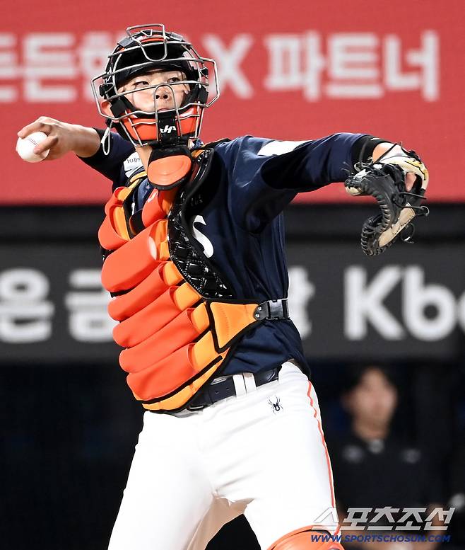 김경문 감독, 허인서 적극 보호 →