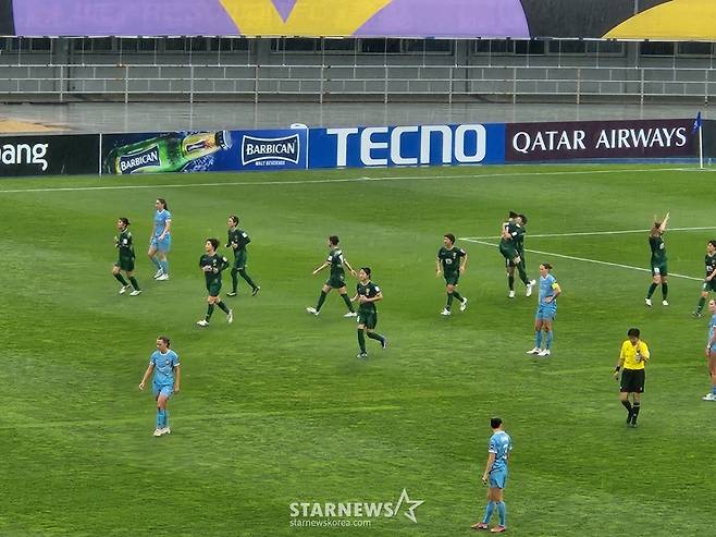 수원FC 위민, 北 내고향 꺾으면 결승서 '日 명문' 만난다... 도쿄, 4강서 멜버른 3-1 격파 [수원 현장]