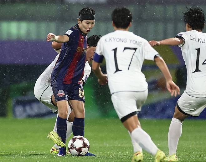 [현장 REVIEW] '북한에 설욕 실패' 지소연 PK 실축+전반 골대 2번...수원FC, 내고향축구단에 1-2 역전패 → AWCL 결승행 좌절