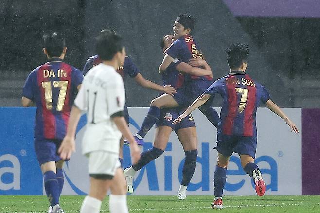 [현장 REVIEW] '북한에 설욕 실패' 지소연 PK 실축+전반 골대 2번...수원FC, 내고향축구단에 1-2 역전패 → AWCL 결승행 좌절