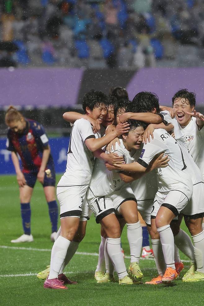 [현장 REVIEW] '북한에 설욕 실패' 지소연 PK 실축+전반 골대 2번...수원FC, 내고향축구단에 1-2 역전패 → AWCL 결승행 좌절