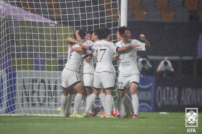 '지소연 PK 실축' 수원FC 위민, 北 내고향에 1-2 뼈아픈 역전패... AWCL 4강 탈락 [수원 현장리뷰]