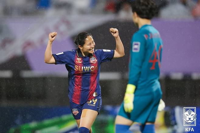 '지소연 PK 실축' 수원FC 위민, 北 내고향에 1-2 뼈아픈 역전패... AWCL 4강 탈락 [수원 현장리뷰]