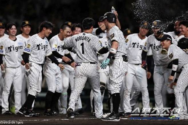 악몽의 시나리오 누가 쓴 건가, 7-0→7-7→7-8 9회말 끝내기패, 감독은