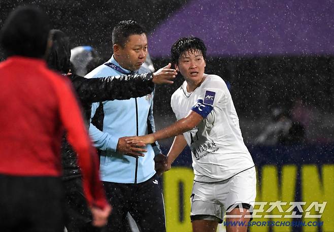 '수원FC 위민은 울고 있는데' 정동영 통일부 장관