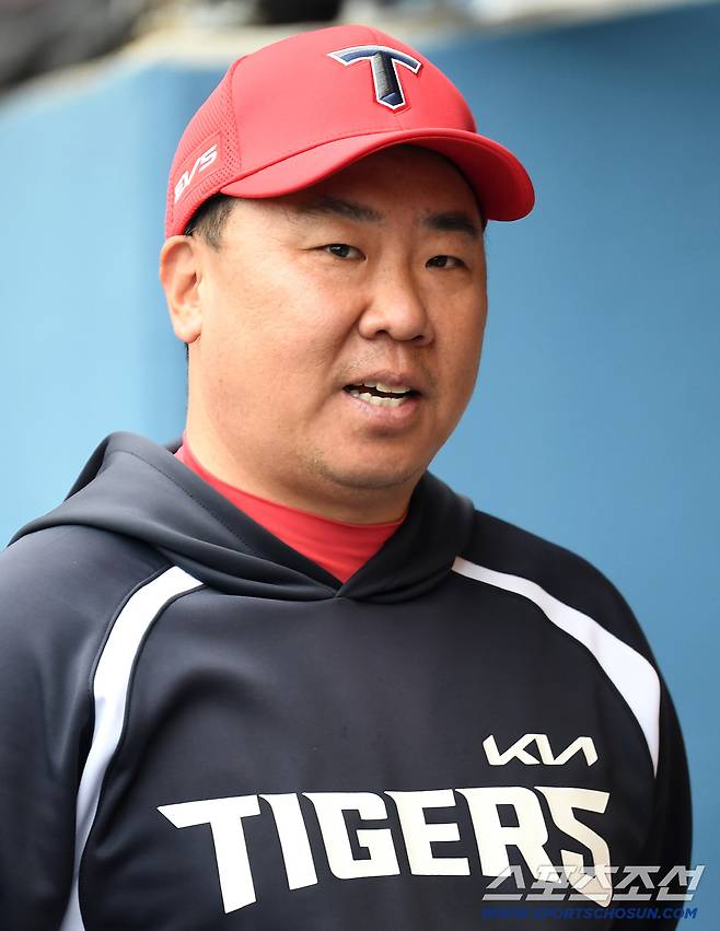 '핵심 불펜 4명 부상중인데…' 꽃감독이 환하게 웃었다 → 서두르지 않는 이유