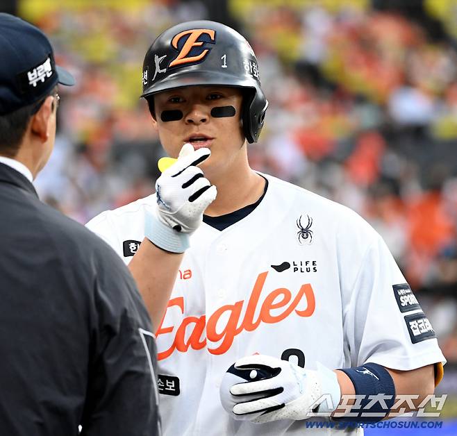 홈런이에요? 노시환 홈런 세리머니까지 했는데 어리둥절 → 아 2루타 맞네 → 홈런콜에 홈 들어갔다가 2루로 백 [대전 현장]