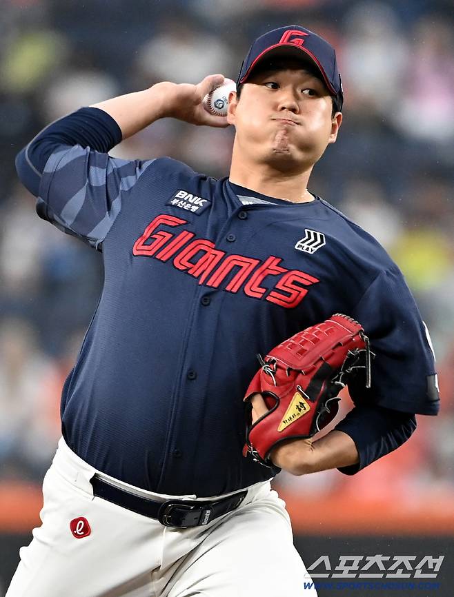 롯데, 한화전 두 판 다 이겼다! 8-2 완승 → 이제 빠따도 무섭다. 현도훈은 감격의 첫 홀드! [대전 현장]