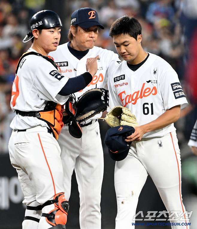 롯데, 한화전 두 판 다 이겼다! 8-2 완승 → 이제 빠따도 무섭다. 현도훈은 감격의 첫 홀드! [대전 현장]