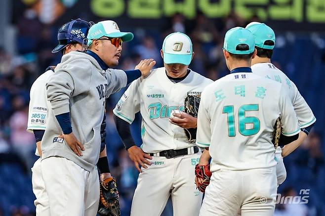 '병살타→병살타→병살타→병살타→병살타' 이런 굴욕이, 호텔서 단체 심야 특타도 무소용 '결국 최하위 추락' 어쩌나