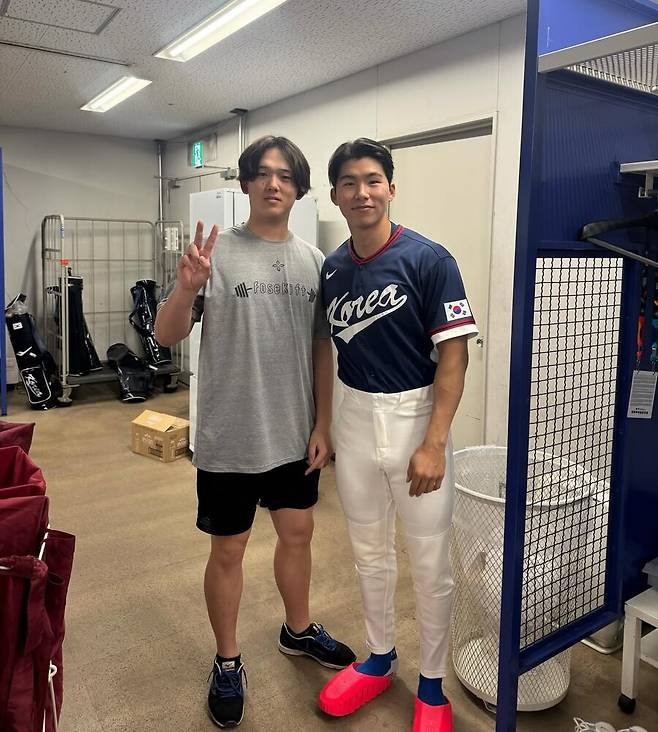 '日 최초' 韓 태극마크 달았던 154km 파이어볼러, 감격의 NPB 복귀→소프트뱅크 입단