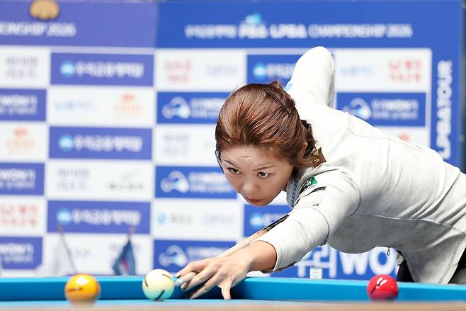 ‘당구 여제’ 김가영 프로당구 개막전서 이유주 꺾고 준결승행 [PBA]
