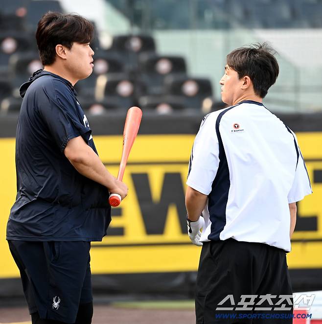 '친구야 내 왔데이~' 손아섭, 양의지와 함께 이적 후 첫 대전行…류현진 홈구장서 절친 셋 '폭풍 재회'