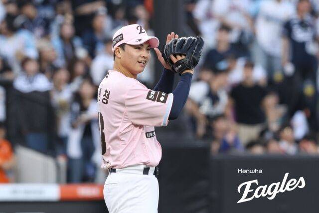 왕옌청 'KKKKKK' 7이닝 2실점 쾌투→다승 공동 1위 등극, 한화 드디어 패패패 끊었다!…두산 3실책 실화냐 [MD대전]