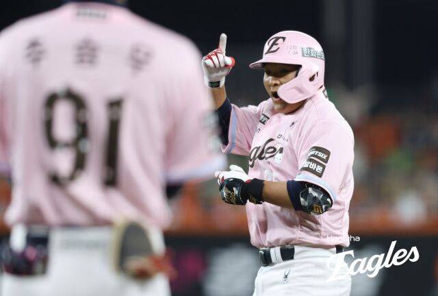 왕옌청 'KKKKKK' 7이닝 2실점 쾌투→다승 공동 1위 등극, 한화 드디어 패패패 끊었다!…두산 3실책 실화냐 [MD대전]