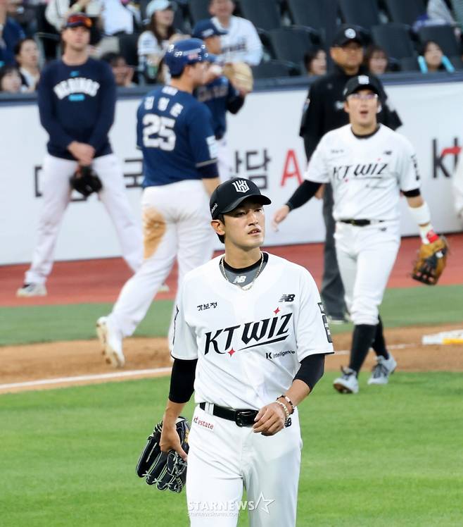 '사구-사구-볼넷' 만루에도 2연속 밀어내기라니... KT, '9사사구' NC 꺾고 2연패 탈출 [수원 현장리뷰]