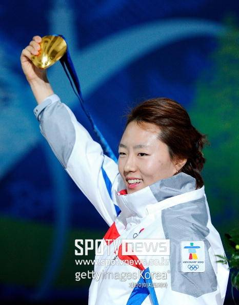 '일본 이상화' 빙속 여제, 올림픽 메달만 10개...다카기 미호 국민영예상 후보로
