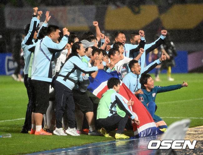 태극기 못 들게 하더니...북한 내고향, 日 도쿄와 15억 우승상금 결승전→또 '논란의 공동응원단' 뜬다