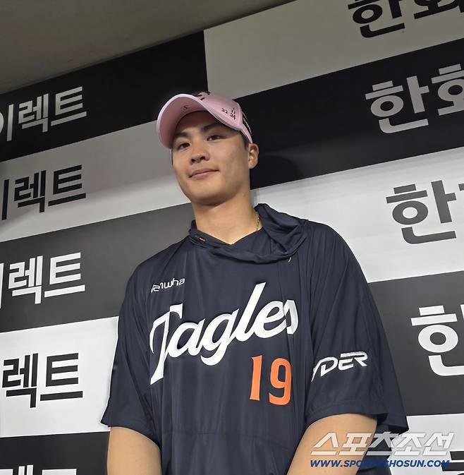 왕옌청은 왜, 7이닝 2실점 호투하고 류현진 선배를 찾아갔을까 [대전 현장]