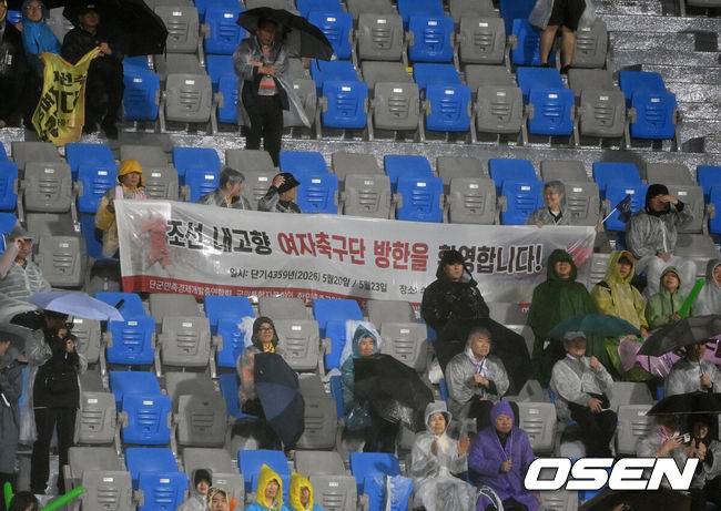 '태극기는 안 된다더니...' 수원 한복판에 일장기·인공기 펄럭, 북한 내고향은 1-0 승리→15억 챙기고 우승