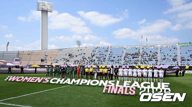 '태극기는 안 된다더니...' 수원 한복판에 일장기·인공기 펄럭, 북한 내고향은 1-0 승리→15억 챙기고 우승