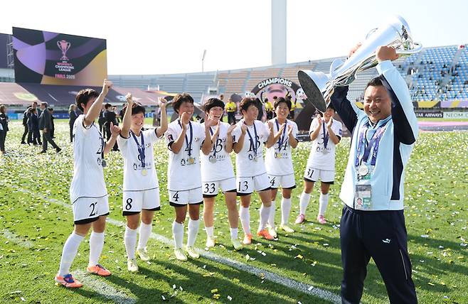 [현장 REVIEW] 이런 북한 축구 있었나...한국에서 15억원 방긋, 아시아 챔피언 등극 → AWCL 결승서 일본 도쿄 베르디에 1-0 승리