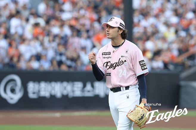 한화, '100억 우승 청부사' 없이도 이겼다!…두산 5-2 격파 공동 5위 등극+WS 확보→문현빈+심우준 4타점 합작 [대전:스코어]