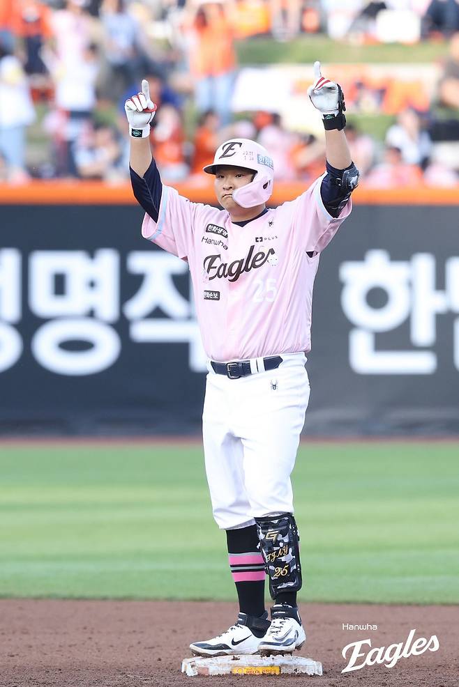 한화, '100억 우승 청부사' 없이도 이겼다!…두산 5-2 격파 공동 5위 등극+WS 확보→문현빈+심우준 4타점 합작 [대전:스코어]