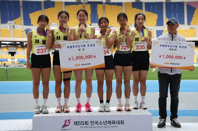 ‘성인보다 빠른 여중생’ 왕서윤, 이번엔 28년만 소년체전 100m 신기록 작성…올해만 세 차례 대회신기록 ‘압도적 퍼포먼스’
