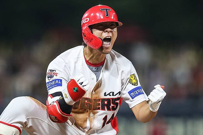 '0-4→5-4 약속의 8회 나왔다' KIA, SSG 상대 짜릿한 역전승···시리즈 스윕 노린다