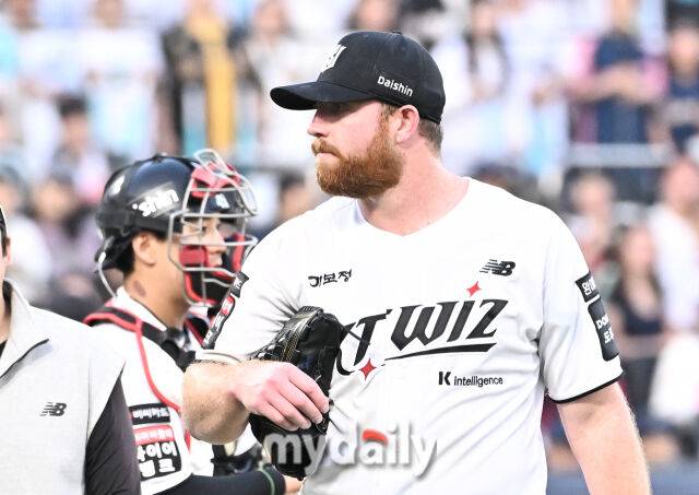 '死구-死구-死구-死구' 10-4 대승에도 웃지 못한 선발투수…'ERA 4.82' 에이스 본색 언제 보여주나 [MD수원]