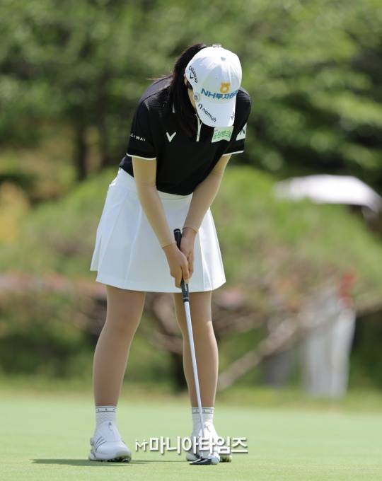 '10위서 1위로' 9계단 점프 분짠, 단독 선두 등극...KLPGA 첫 우승 도전