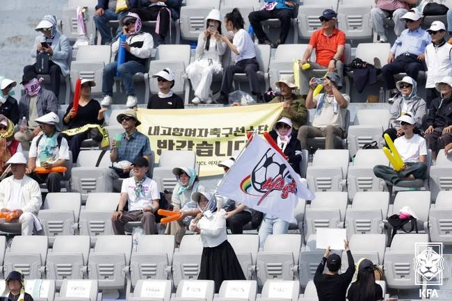 [AWCL 이슈] 감사는 고사하고 눈길 한번 안 줬다...공동 응원단 가장한 내고향 서포터즈의 눈물 나는 짝사랑