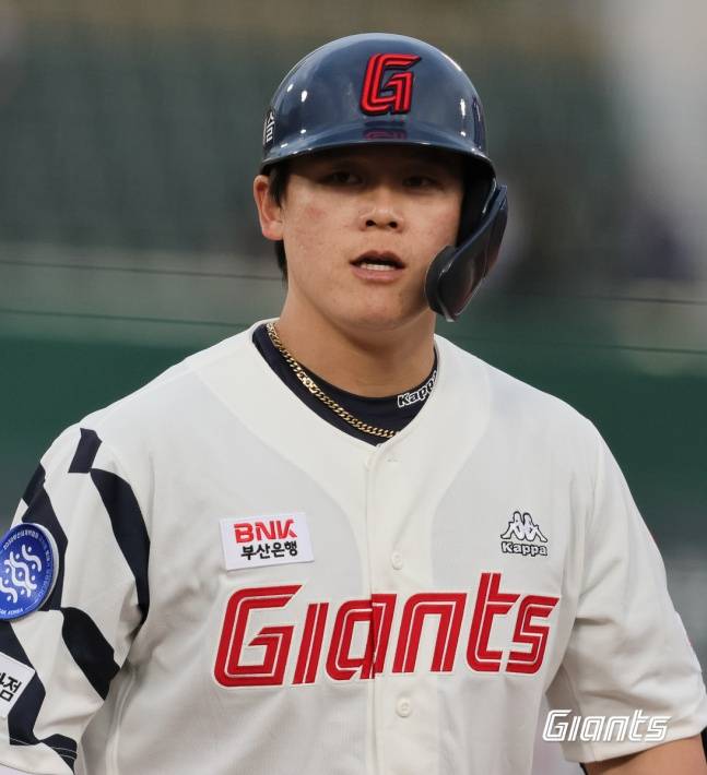 '두산→롯데' 3년 전 KBO 떠난 37세 외야수, 중국 진출 소감 직접 밝혔다