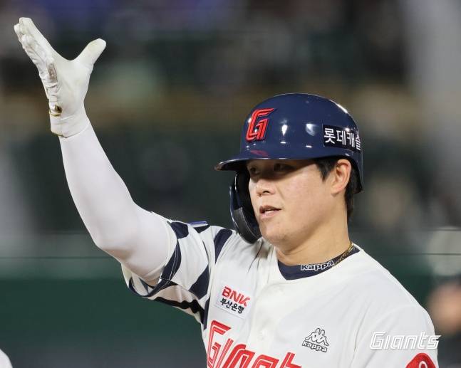 '두산→롯데' 3년 전 KBO 떠난 37세 외야수, 중국 진출 소감 직접 밝혔다
