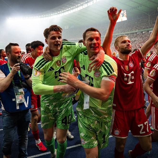 '드디어' 김민재 해냈다, 커리어 최초 '더블' 쾌거... 뮌헨 DFB 포칼 우승 '케인 해트트릭'