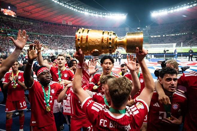 '드디어' 김민재 해냈다, 커리어 최초 '더블' 쾌거... 뮌헨 DFB 포칼 우승 '케인 해트트릭'