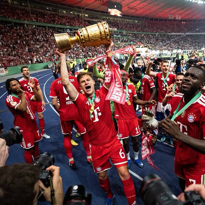 '드디어' 김민재 해냈다, 커리어 최초 '더블' 쾌거... 뮌헨 DFB 포칼 우승 '케인 해트트릭'