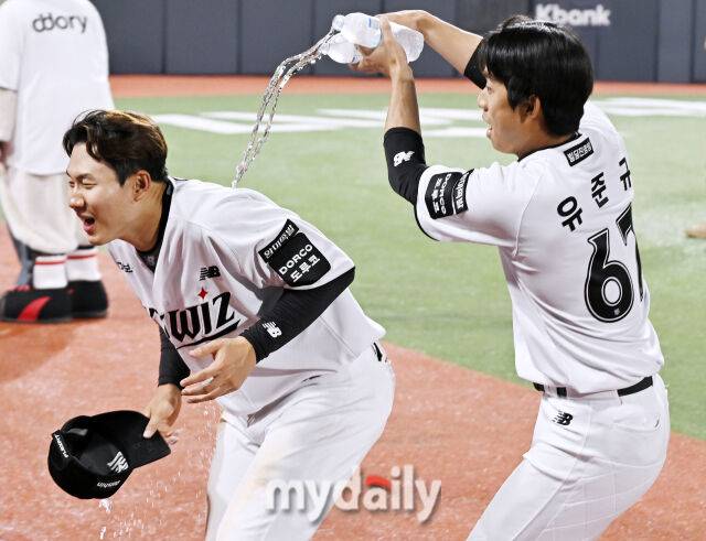 최다안타 1위·타율 2위·출루율 3위, 이래도 오버페이인가…맹활약 비결은 타격 코치·데이터 팀 그리고 사령탑 [MD수원]