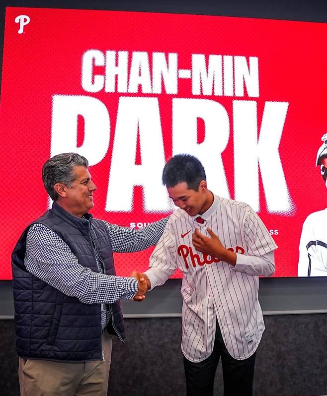 광주제일고 박찬민, 결국 MLB 직행…필라델피아와 18억 계약