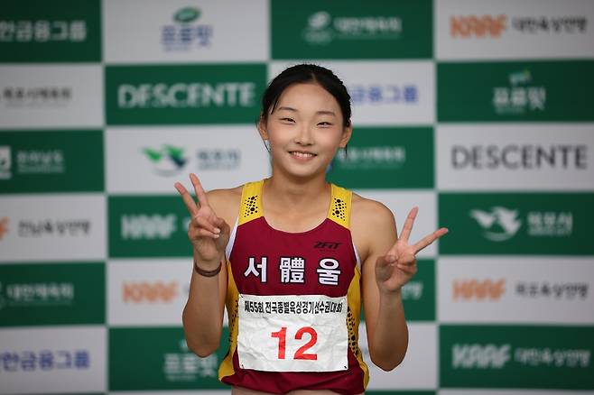 28년 만에 깨트렸다…성인보다 빠른 중학생, 또 신기록 세웠다→왕서윤 소년체전 여중부 100m 11초92 '대회신기록 우승'