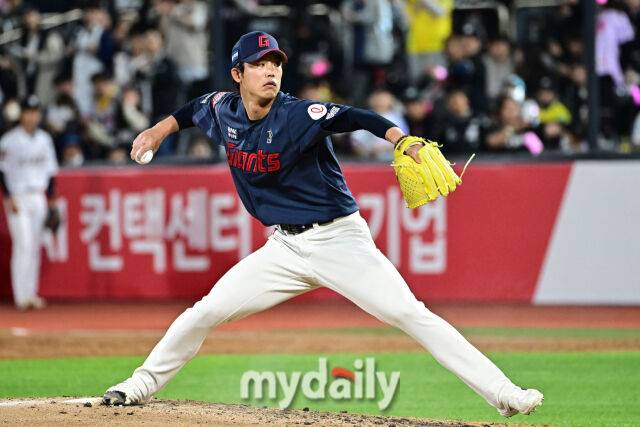 '와' ERA 0점대 실화인가, 연봉 3300만원 투수 대반전…육성선수→방출→테스트→롯데 믿을맨 우뚝