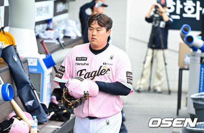 '104구 역투' 괴물은 살아있다…류현진 6⅔이닝 무사사구 2실점, 韓美 통산 200승 눈앞 [오!쎈 대전]