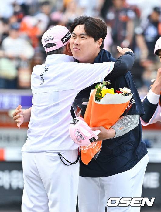 '류현진 QS 호투→200승 금자탑' 한화 겹경사! 주말 3연전 싹쓸이승…두산 밀어내고 단독 5위 점프 [대전 리뷰]