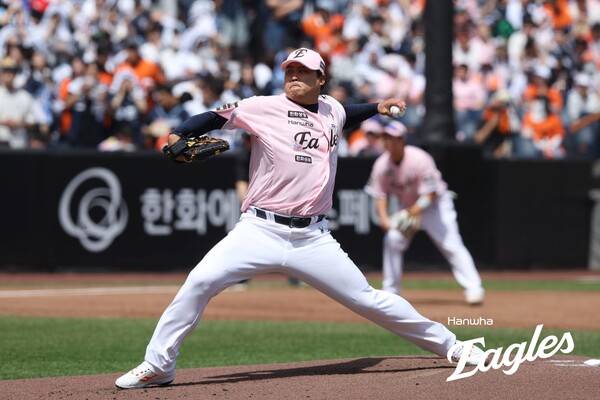 '송진우→그리고 류현진' 역대 두 명 뿐인 프로 통산 200승 투수...둘 다 이글스라 행복합니다, 대단합니다