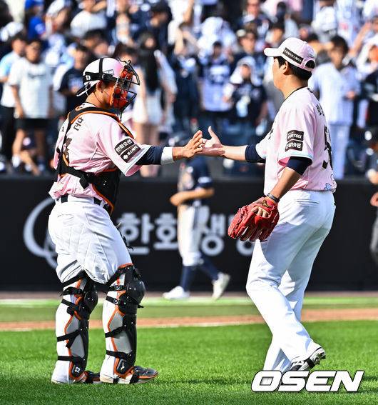 '9회 무사 만루 위기→무실점 세이브' 류현진 200승 지키고 포효했다…